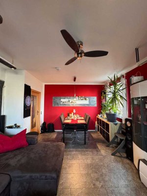 Stilvolle 4 Zimmer Wohnung mit Wintergarten, hochwertiger Einbauküche und Balkon