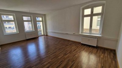 Helle 5-Zimmer-Wohnung mit Balkon und 129,84 m² Wohnfläche in Magdeburg