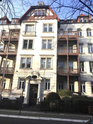 Bezugsfrei - Repräsentative 4-Raum-Wohnung in der Südvorstadt mit 2 Balkonen
