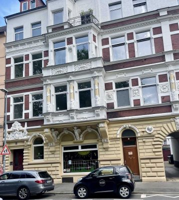 WG-geeignet: Modernisierte Wohnung mit EBK (Lister Meile)