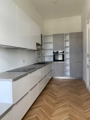 EXKLUSIVE 4 RWE MIT EBK + Einbauschränken