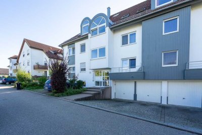 Ruhig und dennoch zentral - 2,5-Zimmer Dachgeschosswohnung für Singles oder Paare