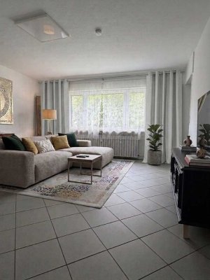 Großzügige 3-Zimmer-Wohnung mit riesigem Garten, großer Terrasse & 2 Stellplätzen