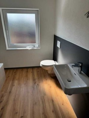 Erstbezug nach Sanierung: Energieeffizente moderne 4-Zimmer-Wohnung mit Balkon