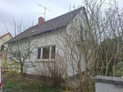 Einfamilienhaus mit schönem Garten in ruhiger Waldrandlage
