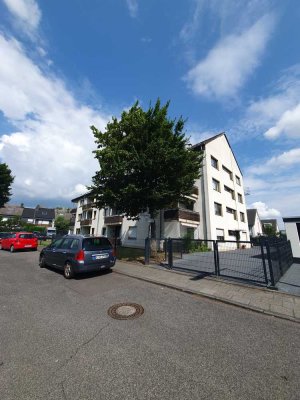 Frisch sanierte 1,5-Zimmer-Wohnung mit Balkon in Köln Ensen