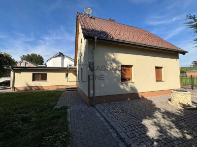 Provisionsfrei - Bezugsfreies Einfamilienhaus mit Einliegerwohnung im Anbau und großem Garten