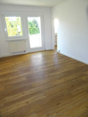 ** mit Balkon ** 3 Zimmer Wohnung in Werdau zu vermieten!!