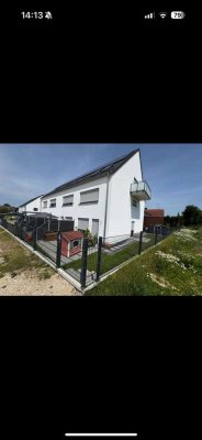 Modernes KFW40 Reiheneckhaus im Nordwesten Ingolstadts mit PV-Strom, Blick ins Grüne hochwertig