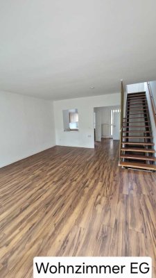 Reihenmittelhaus 4-Zimmer mit Terrasse, 200 m² Garten & Garage in Berlin-Spandau – ab Sofort