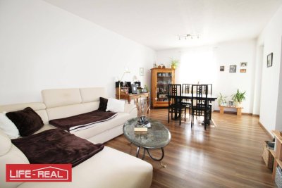 Sanierte, gepflegte 3-Zimmer-Wohnung mit Loggia in generalüberholten Mehrparteienhaus