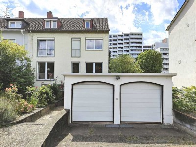 *** Sachsenhausen für Garten-Fans! Umfangreich renoviert & teilmodernisiert - Garage möglich! ***