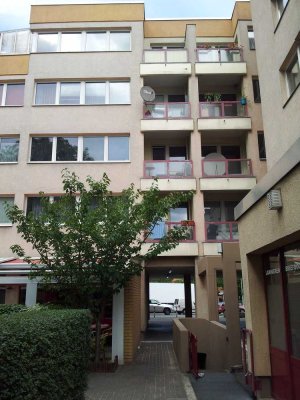 Modernisierte 1- Zimmerwohnung mit Balkon und Einbauküche im Süden Berlins zu vermieten