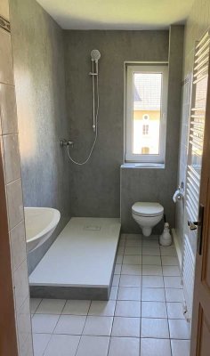 Wohnen für schmales Budget, wir haben die Lösung! 3-Raumwohnung WG-geeignet!