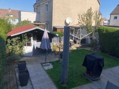 Stilvolle 3-Raum-Hochparterre-Wohnung mit gehobener Innenausstattung mit Einbauküche und Garten