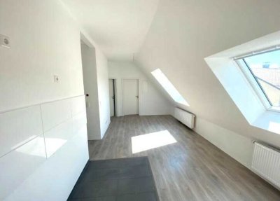 Komplett saniertes Zweifamilienhaus mit Gewerbeeinheit in Zentraler Lage – Vielseitige Nutzung