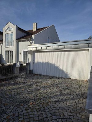 Charmante Doppelhaushälfte mit 4 Zimmern in Ingolstadt Süd