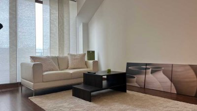Komplett möblierte und voll ausgestattete, gepflegte 2-Zimmer-Dachgeschosswohnung in Unterrath