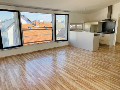 Moderne, Lichtdurchflutete Dachgeschoss inkl. Einbauküche und 94Qm Grundfläche