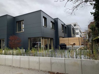 Besonderes Reiheneckhaus mit LW-Pumpe und PV-Anlage zentral & ruhig