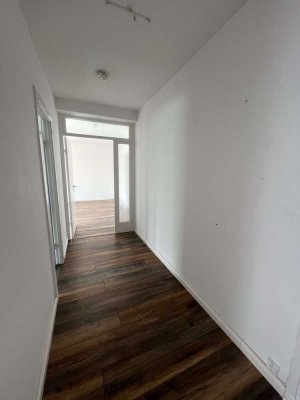 helle 2 Zimmer Wohnung mit Balkon und hochwertiger Einbauküche