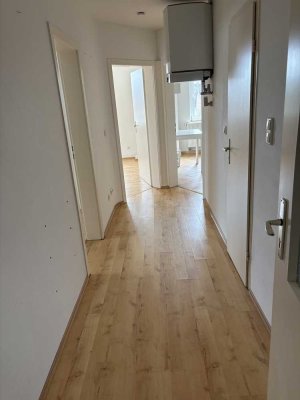 Charmante 2-Zimmer-Wohnung im stilvollen Altbau