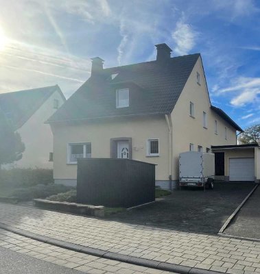 Attraktive 3-Zimmer-Wohnung mit großem Balkon und Einbauküche in Sankt Augustin-Hangelar!