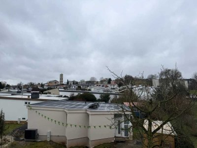 Helle 3-Zimmer-Wohnung mit schöner Aussicht in verkehrsgünstiger Lage