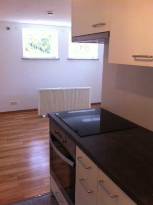 Geschmackvolle, vollständig renovierte 1-Raum-Souterrain-Wohnung in Kirchheim