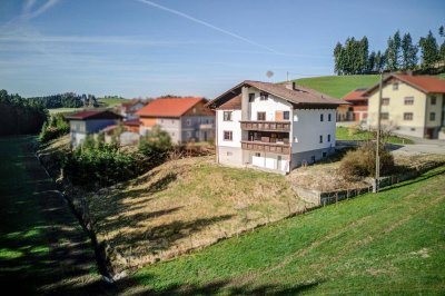 Sanierungsobjekt! Zweifamilienhaus in schöner Lage - Garten - Keller - ausgebauter Dachboden.