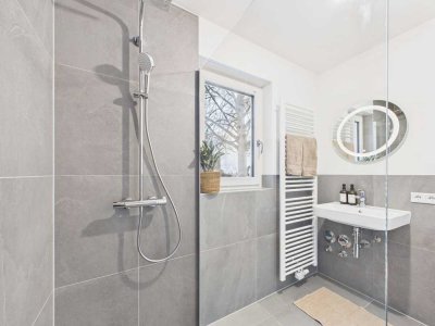 SITULI: Frisch modernisiert und frei – Maisonette mit Terrasse in Untermenzing