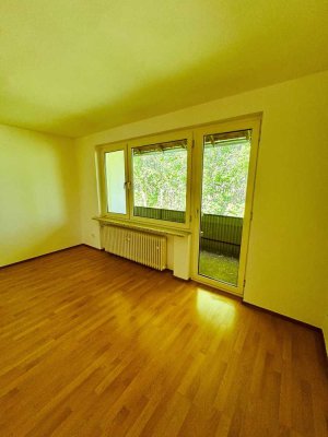 Helle 2- Zimmer Whg. mit Balkon