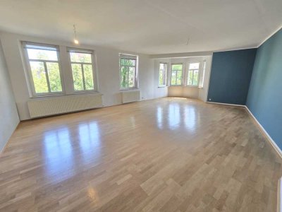 Lichtdurchflutete 3-Zimmer-Altbauwohnung mit beeindruckendem Wohnbereich am Luitpoldhain
