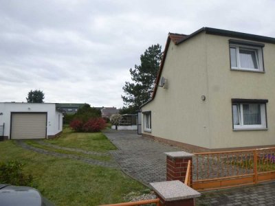 Haus mit Ausbaupotenzial und großem Grundstück in Großlehna