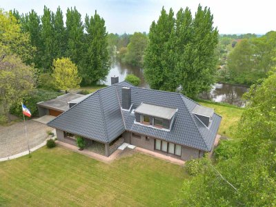 Einfamilienhaus mit Charakter &
traumhafter Wasserlage