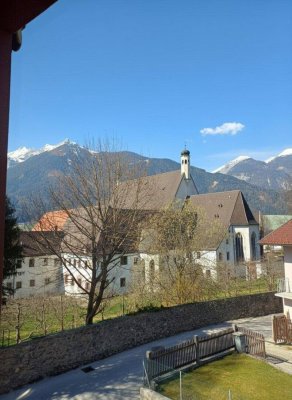 Eine besondere Wohnung in idyllischer Stadtrandlage von Schwaz mit Blick auf Schloss Freundsberg und den Franziskanergarten