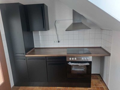 modernisierte 2-Zi.-DG-Wohnung (ca. 62,45 m²) mit neuer Einbauküche in der Ratzeburger Vorstadt frei