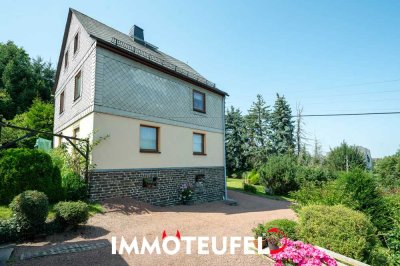 Gepflegtes Wohnhaus mit großzügigem Grundstück, Garten, Garagen und Potenzial für individuelle Ideen