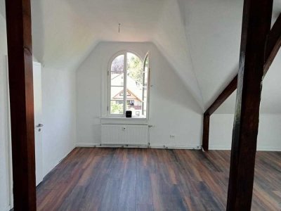 zentrumsnahe 3,5 Zimmer Wohnung mit Einbauküche, Gartenanteil und Stellplatz