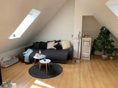 Geschmackvolle, modernisierte 2-Raum-Maisonette-Wohnung mit Einbauküche/Balkon/Badewanne