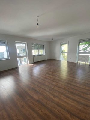 Stilvolle und helle 3-Zimmer-Wohnung mit Balkon in ruhiger Wohnlage von  Offenbach am Main