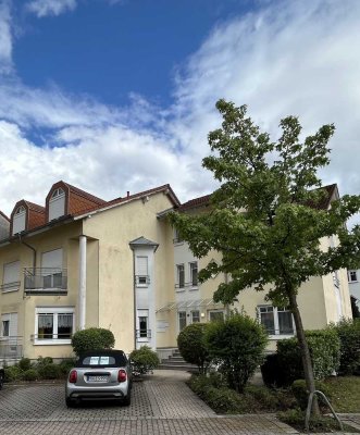 Helle Souterrainwohnung mit Stellplatz in ruhiger Lage