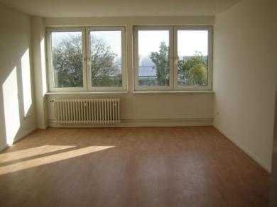 3-Zimmer-Wohnung, Balkon, Einbauküche, Keller, Aufzug