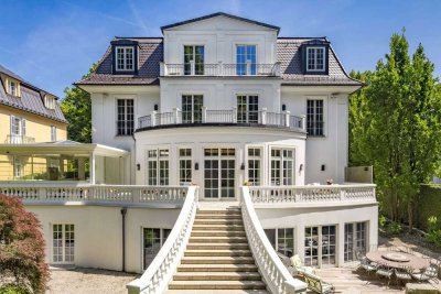 Klassische Eleganz im noblen Herzogpark: Villendomizil über 725 m² mit Lift, Spa/Gym und Tiefgarage