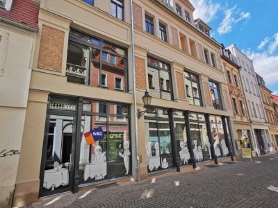 Ein Haus, dass aus dem Rahmen fällt.