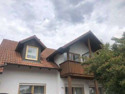 Helle, ruhige 2-Raum-DG-Wohnung mit Balkon, Beratzhausen
