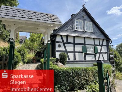 Seltenes Schmuckstück * Wohnen mit Geschichte und Komfort am Fuße der Freusburg * mit großer Scheune