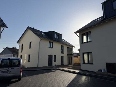 Wohnen mit Charakter: Großzügige Vier-Zimmer-Wohnung in Köln-Meschenich