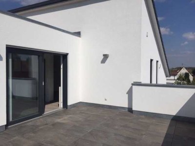 Hochwertige 2 ZKB (W6) mit EBK, Dachterrasse + PKW-Stellpl. in der Duplexgarage!