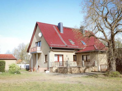 Luckenwalde: Vierseithof mit Scheune, Stall und Zweifamilienhaus
